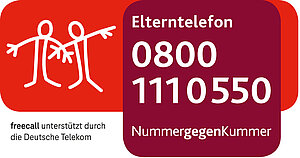 Logo des Elterntelefons der Nummer gegen Kummer. Es wird eine Telefonnumer: 0800 1110 550 gezeigt. Das Logo ist rot. Auf der linken Seite sind zwei Strichmännchen zu sehen.